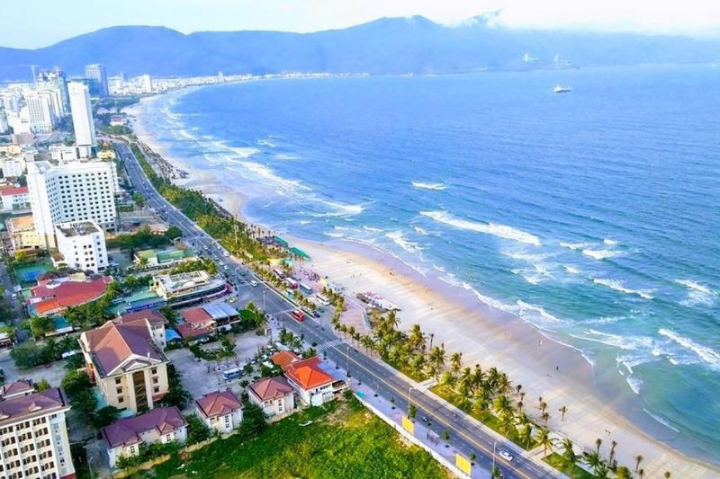 Quang Ngai owns a 129 km long coastline with 6 beautiful beaches and long white sand beaches